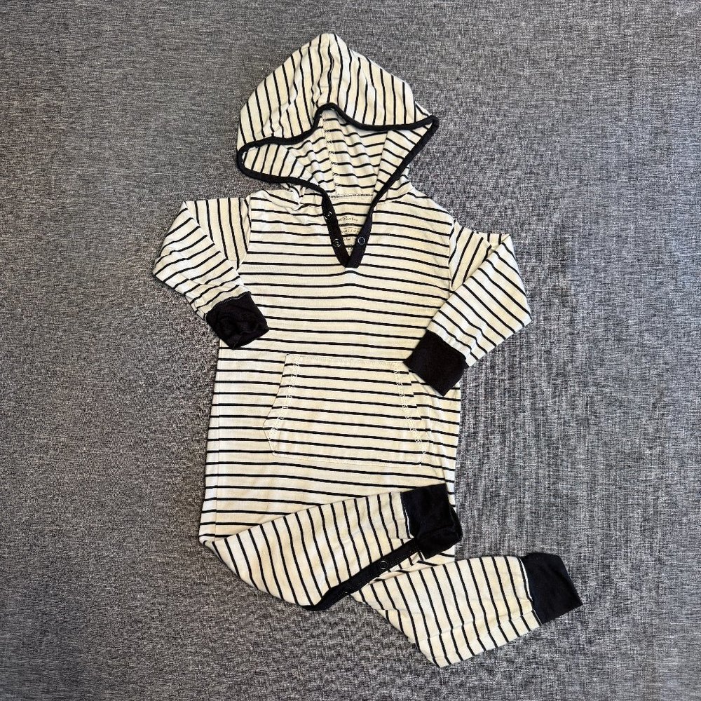 SWEET BAMBOO Romper - Hooded, Long Sleeve, Front Pocket Size 6 - 12 mo